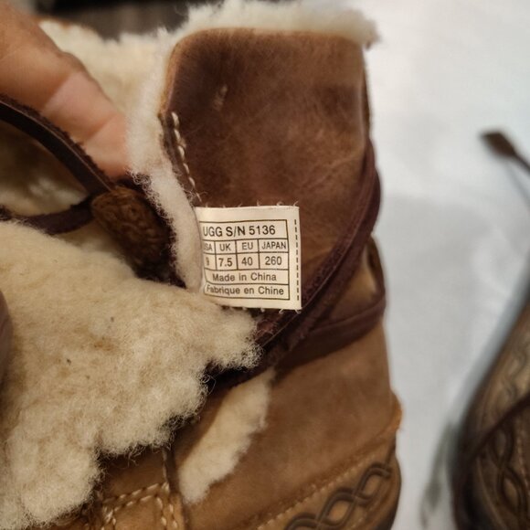 UGG Cove Brown Sheepskin Lined Leather Winter Laceup Ankle Boots 6 - Picture 6 of 7